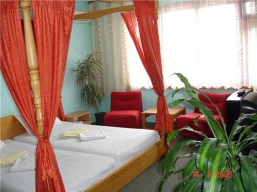 Family Hotel Natalis Χισάρια Δωμάτιο φωτογραφία